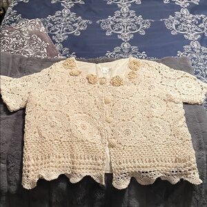 Chic Crochet Lace Blouse in Cream
